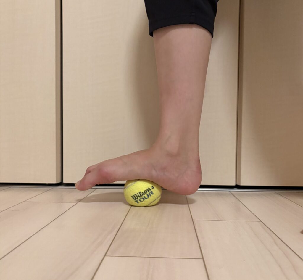 足裏ほぐし!家でもできる簡単エクササイズ!テニスボールほぐし