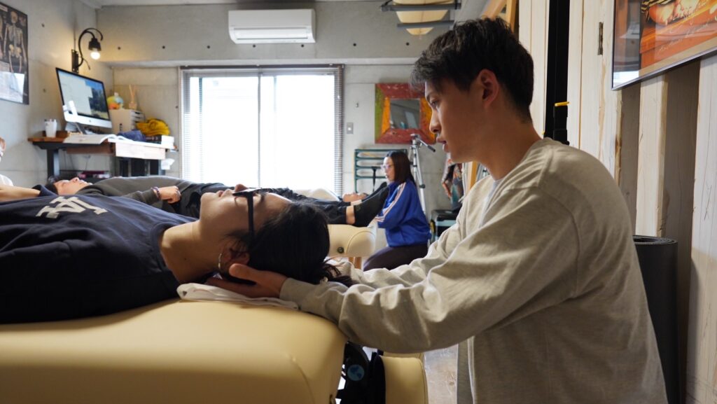 手で感じたことを信じる